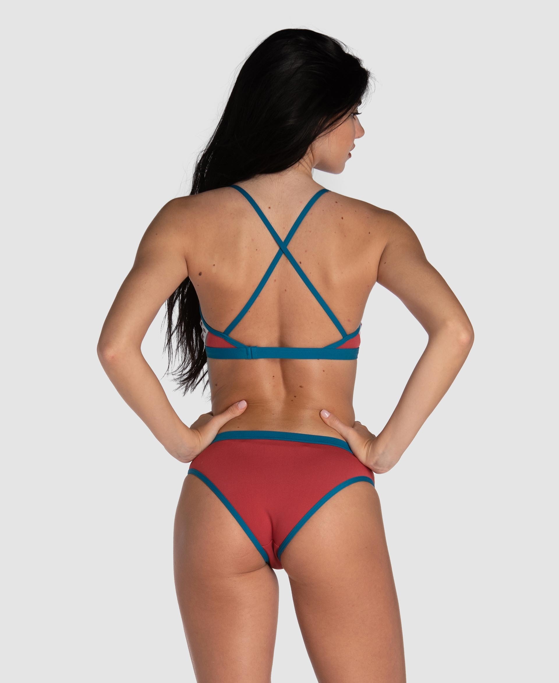 Invloedrijk Oorlogszuchtig Cornwall Arena Icons Solid Cross Back Bikini